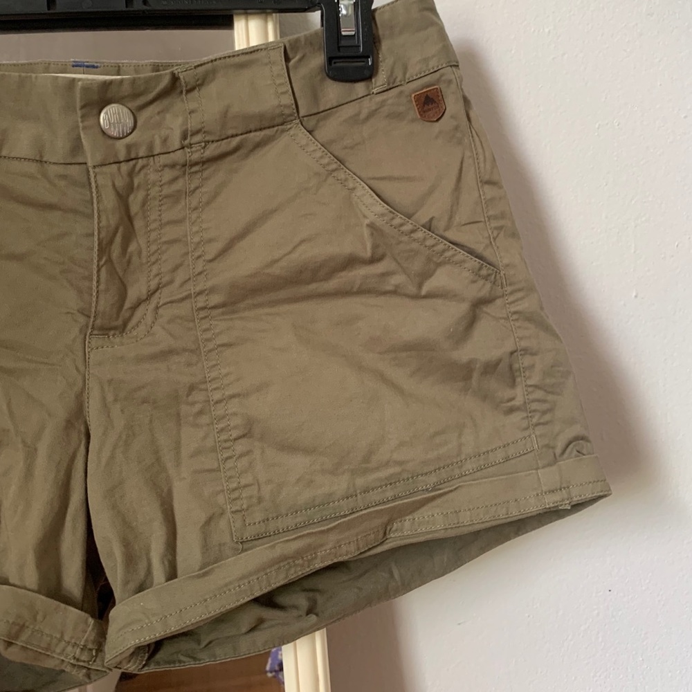 Women’s green Burton shorts size 26